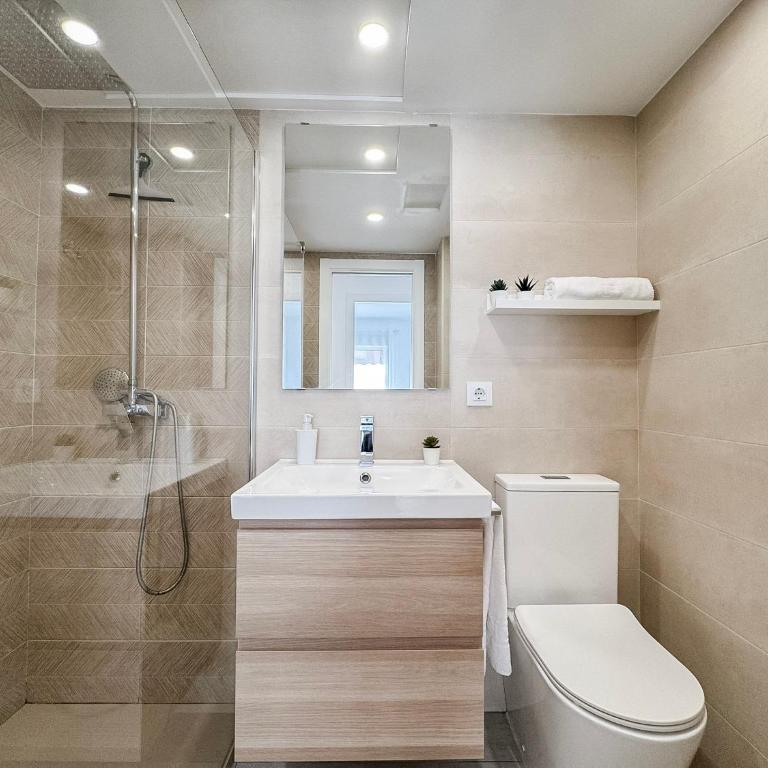 NUEVO, a 70 metros de la playa y con vistas al mar - Two-Bedroom Apartment - 25
