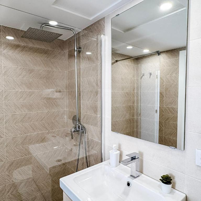 NUEVO, a 70 metros de la playa y con vistas al mar - Two-Bedroom Apartment - 24