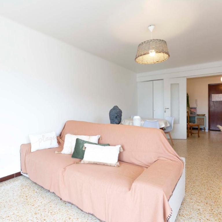 Center of Antibes spacious two-bedroom apartment with terrace and AC - Apartment - 8