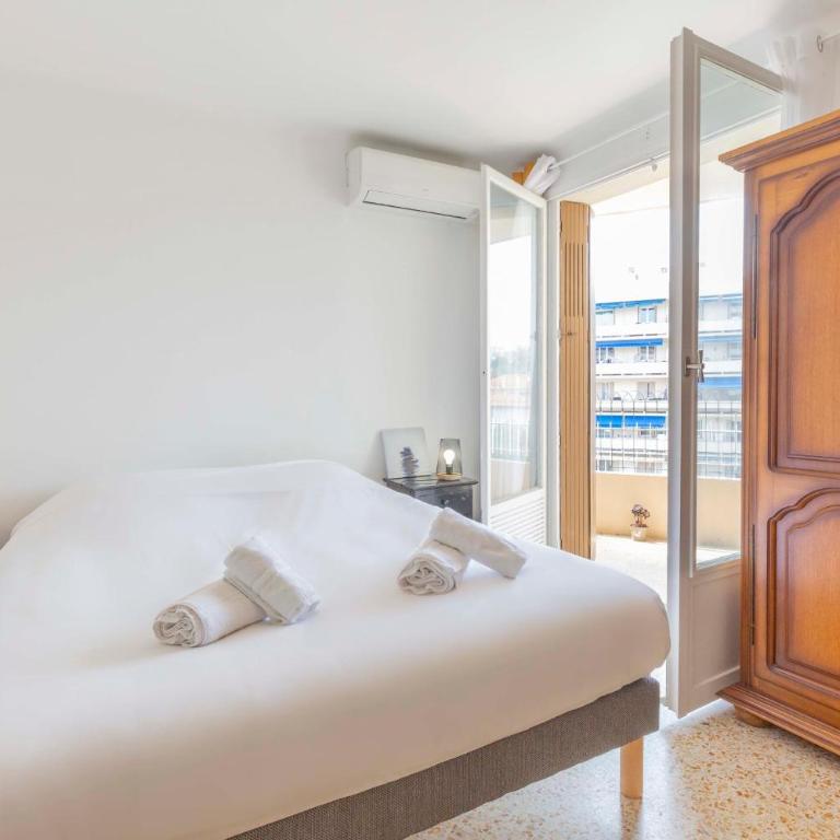 Center of Antibes spacious two-bedroom apartment with terrace and AC - Apartment - 13