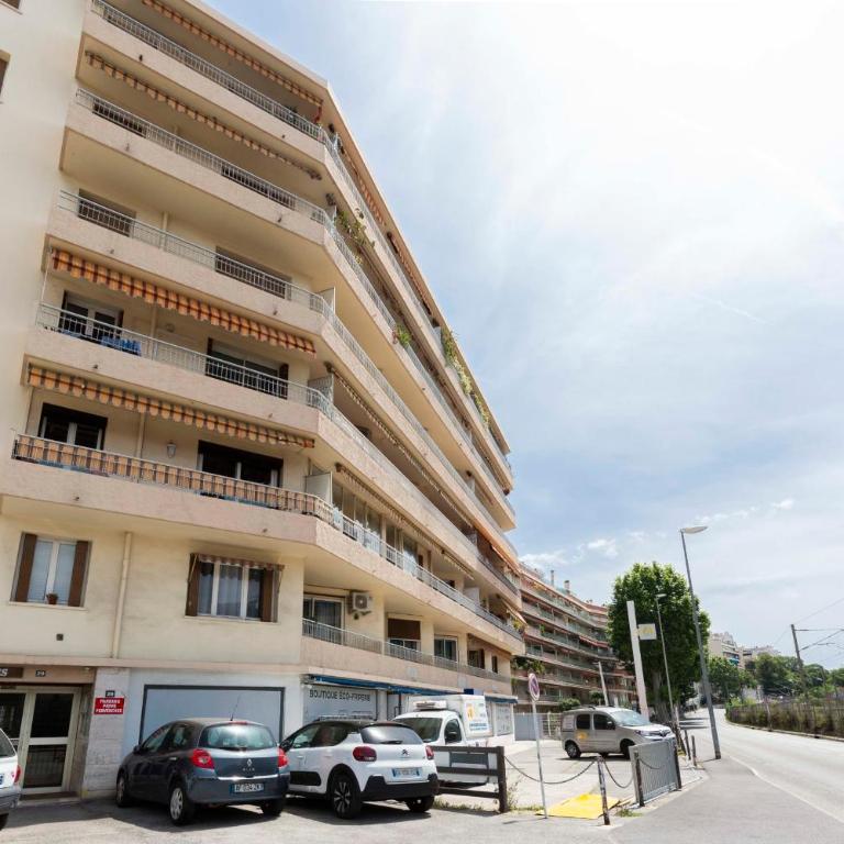 Center of Antibes spacious two-bedroom apartment with terrace and AC - Apartment - 18