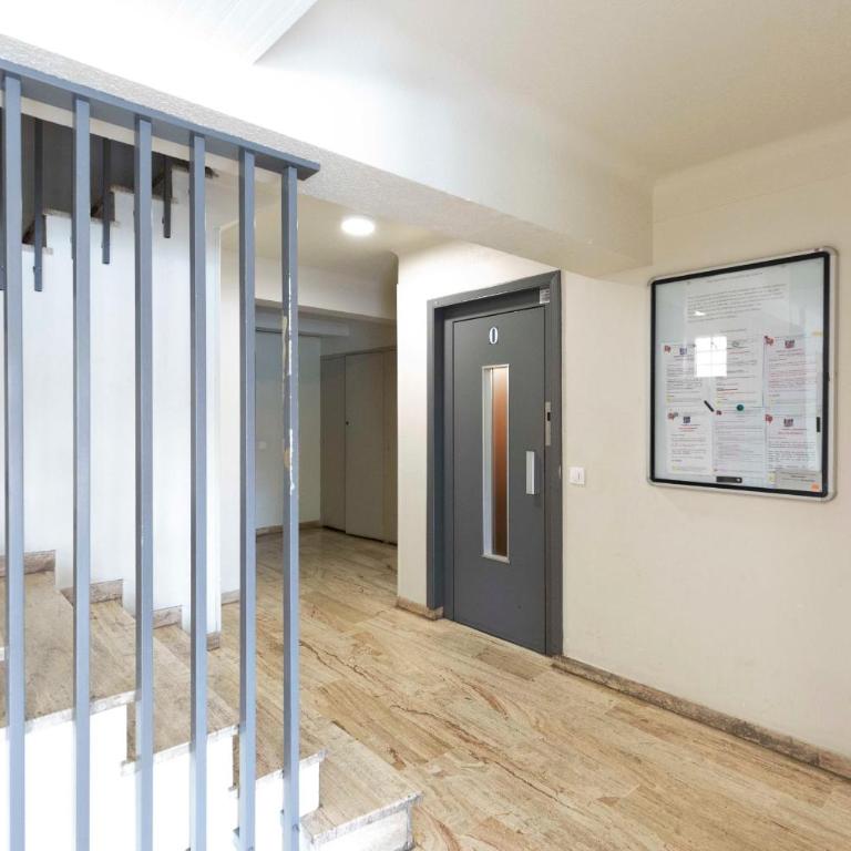 Center of Antibes spacious two-bedroom apartment with terrace and AC - Apartment - 23