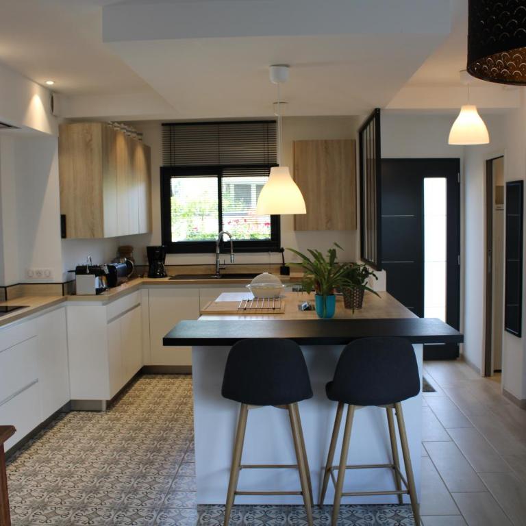 Maison proche plages, au calme, piscine et parking - Maison 3 Chambres - 8