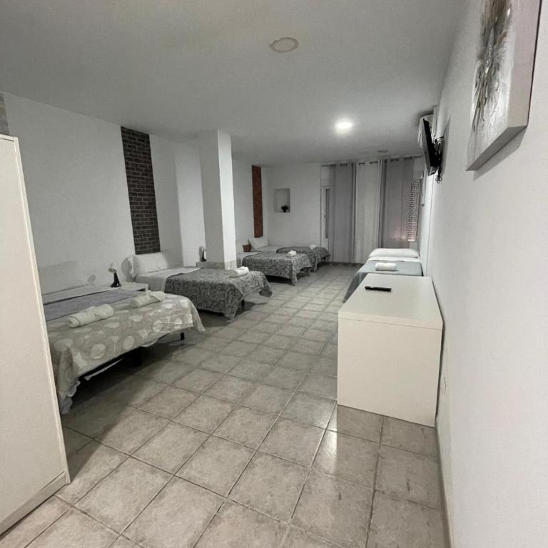 MHrosa - Double Room with Private Bathroom - 1