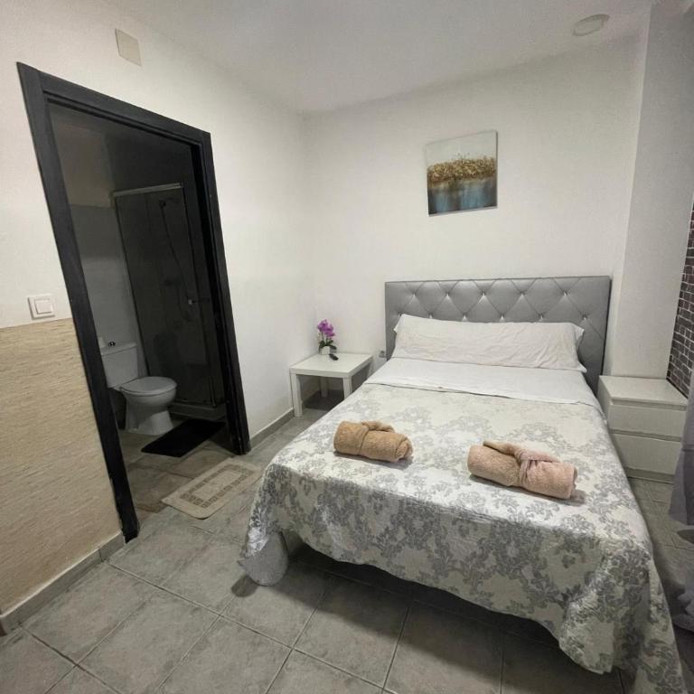 MHrosa - Double Room with Private Bathroom - 1