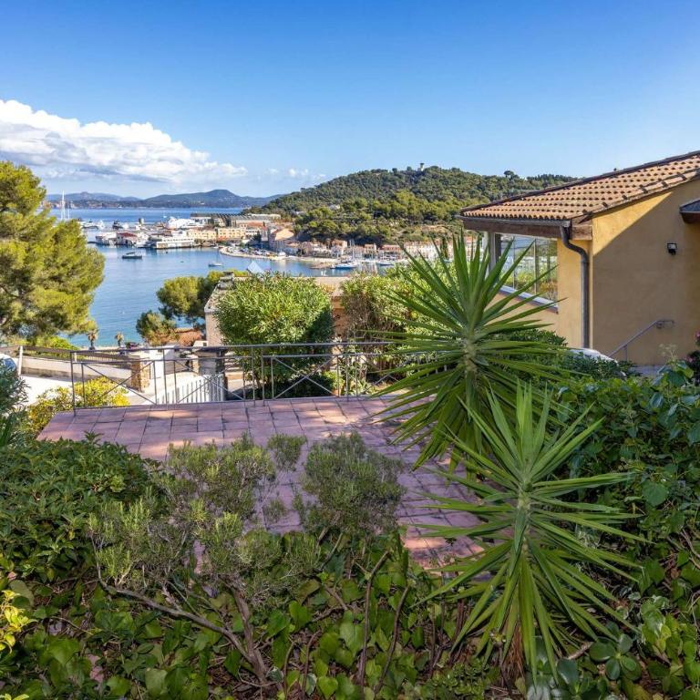 Vue mer, à 400 m de la plage et du port, clim, Wifi - Villa - Vue sur Mer - 1