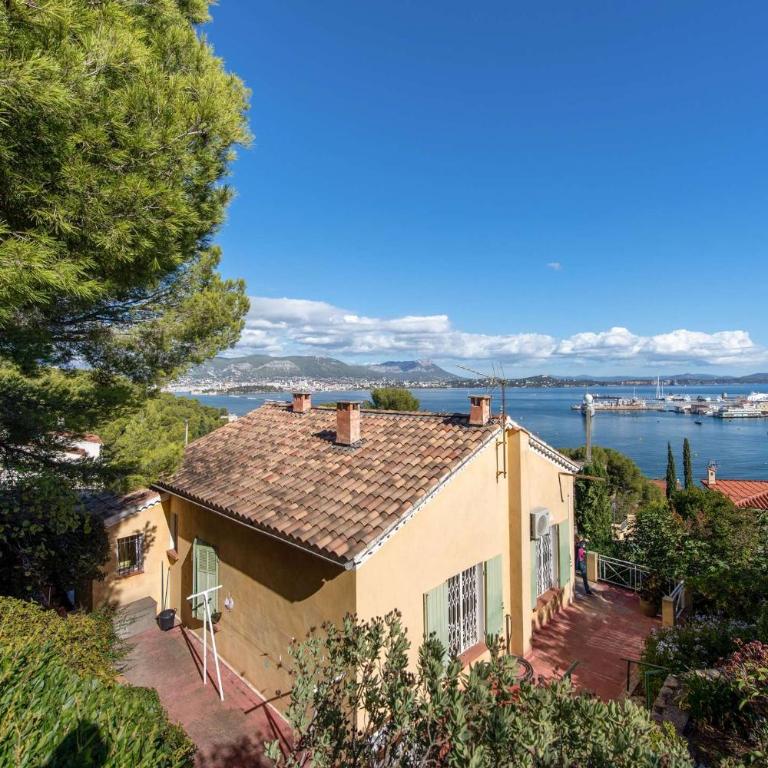 Vue mer, à 400 m de la plage et du port, clim, Wifi - Villa - Vue sur Mer - 2