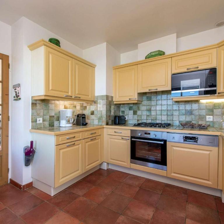 Vue mer, à 400 m de la plage et du port, clim, Wifi - Villa - Vue sur Mer - 7