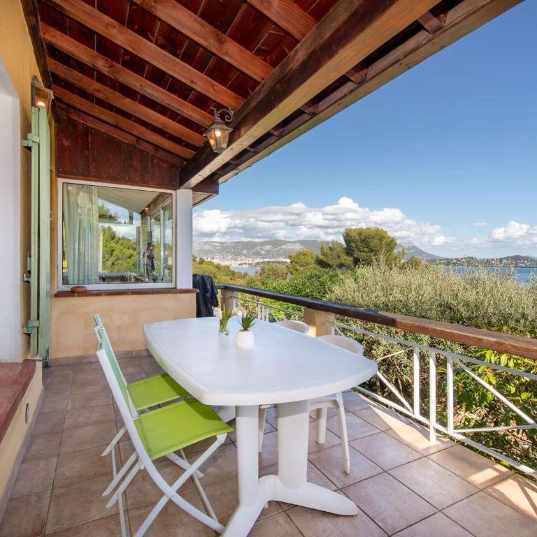 Vue mer, à 400 m de la plage et du port, clim, Wifi - Villa - Vue sur Mer - 10