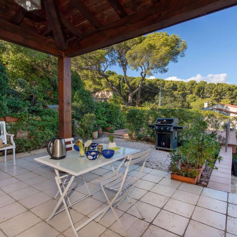 Vue mer, à 400 m de la plage et du port, clim, Wifi - Villa - Vue sur Mer - 13