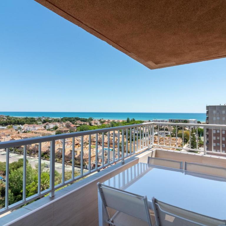 Global Vacacional, Apartamento de 3 habitaciones en urbanización cerca del mar - Three-Bedroom Apartment with Private Pool - 1
