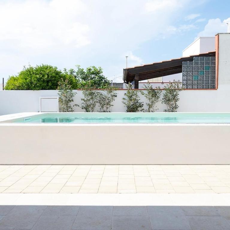 Villa with swimming pool a few meters from the sea - Vacation Home - 1