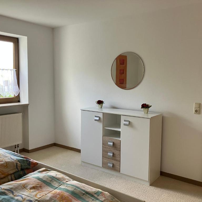 Ländliche Wohnung bei Buchenberg im Allgäu - Apartment mit 3 Schlafzimmern und Bergblick - 5