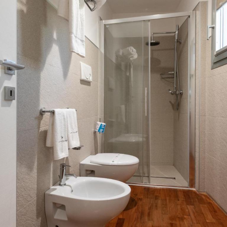 B&B White con Parcheggio Privato - Camera Deluxe (2 Adulti + 1 Bambino) - 23