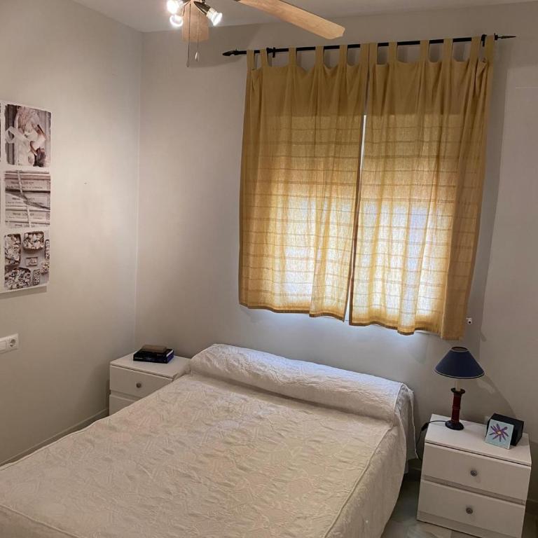 Apartamento avda Reina Sofía - Two-Bedroom Apartment with Terrace - 3