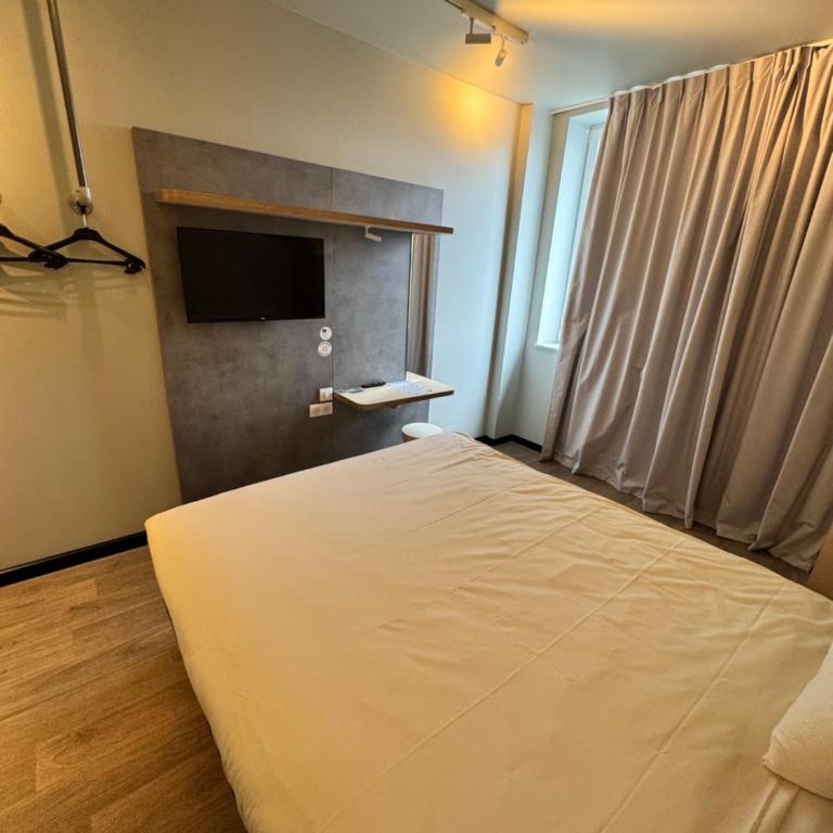 ibis budget Nancy Laxou - Chambre Triple avec 1 Lit Double et 1 Lit Simple - 8