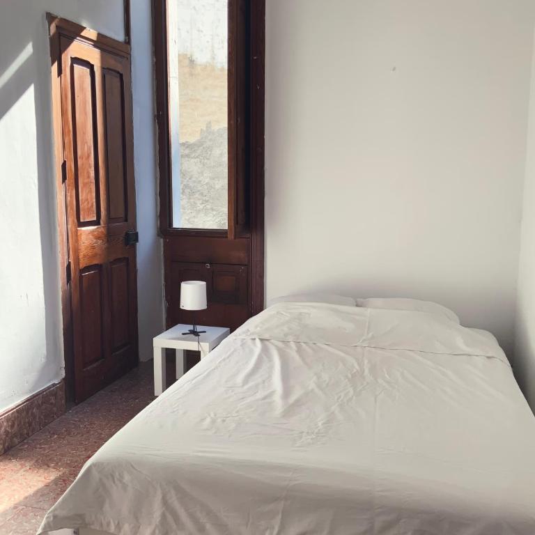 Comfortable Room in Historic Casa Quesada Shared House - Habitación Doble Económica - 4