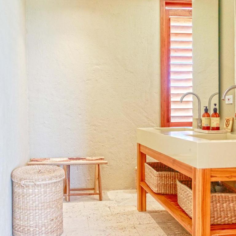 Exclusive 4BR Beach House in Tierra Bomba - Vacation Home - 16
