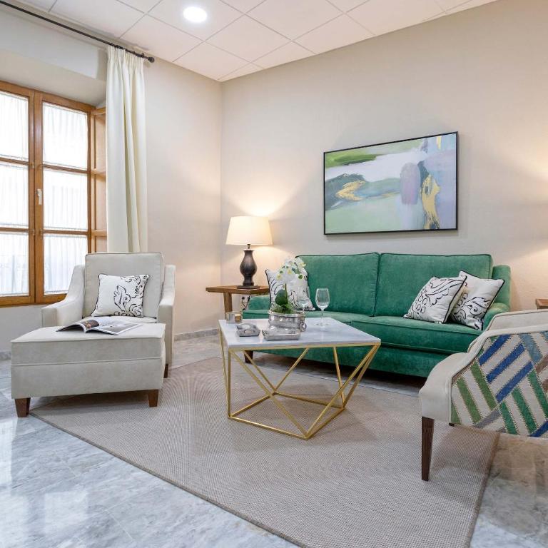 Genteel Home Plaza de las Tendillas - Three-Bedroom Apartment - 1