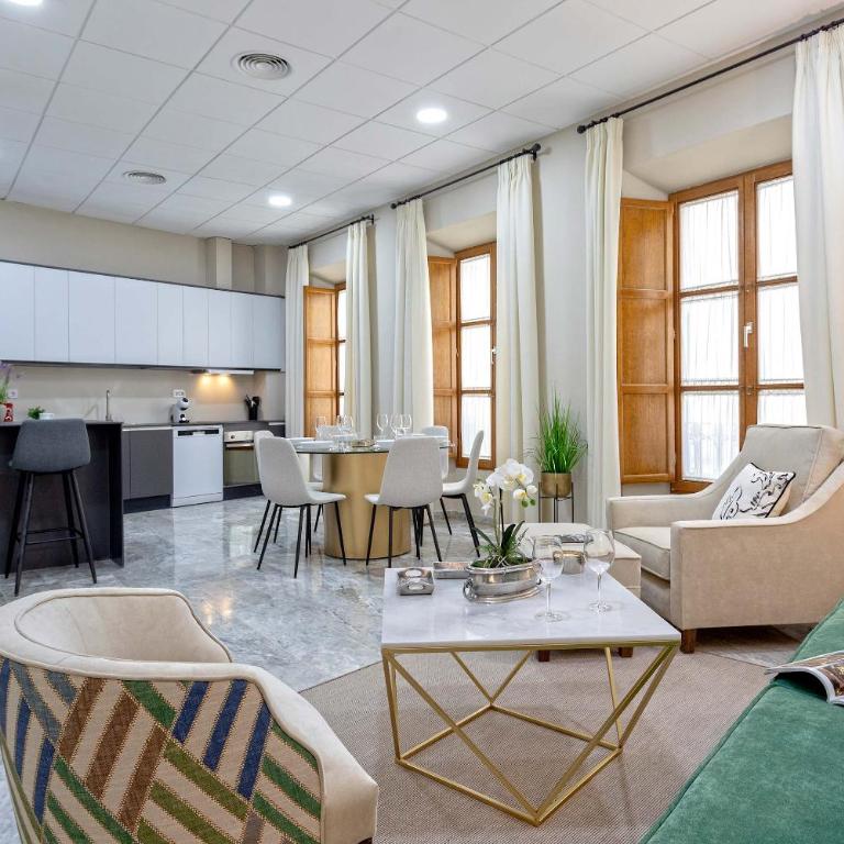 Genteel Home Plaza de las Tendillas - Three-Bedroom Apartment - 2
