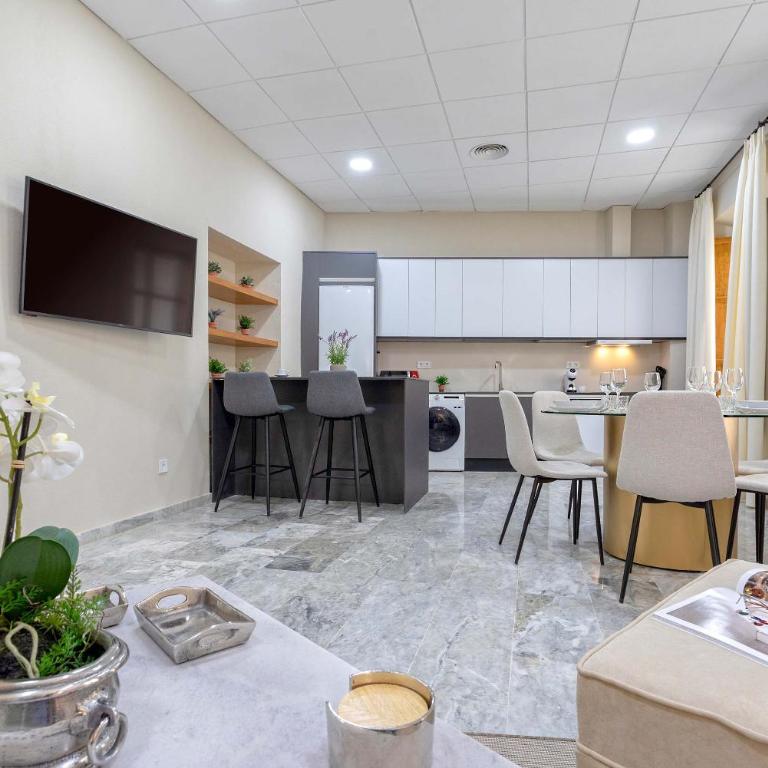 Genteel Home Plaza de las Tendillas - Three-Bedroom Apartment - 5