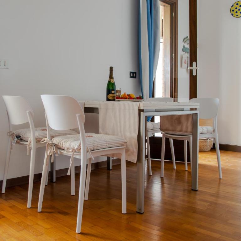 Welc-ōM Lignano swim and fun with dock view - Three-Bedroom Apartment with Harbor View - 32