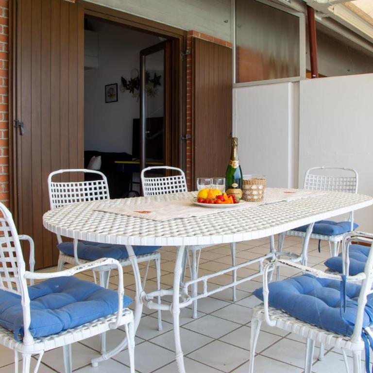 Welc-ōM Lignano swim and fun with dock view - Three-Bedroom Apartment with Harbor View - 10