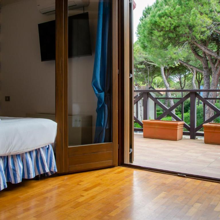 Welc-ōM Lignano swim and fun with dock view - Three-Bedroom Apartment with Harbor View - 20