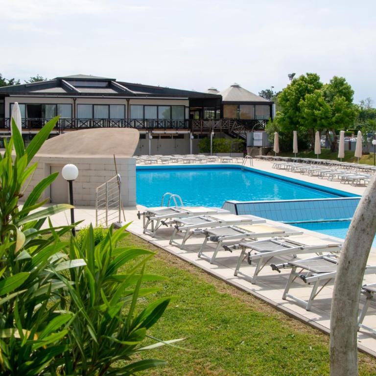 Welc-ōM Lignano swim and fun with dock view - Three-Bedroom Apartment with Harbor View - 1