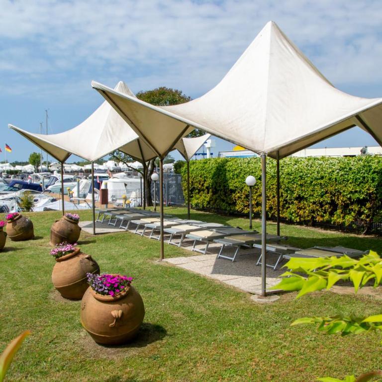 Welc-ōM Lignano swim and fun with dock view - Three-Bedroom Apartment with Harbor View - 17