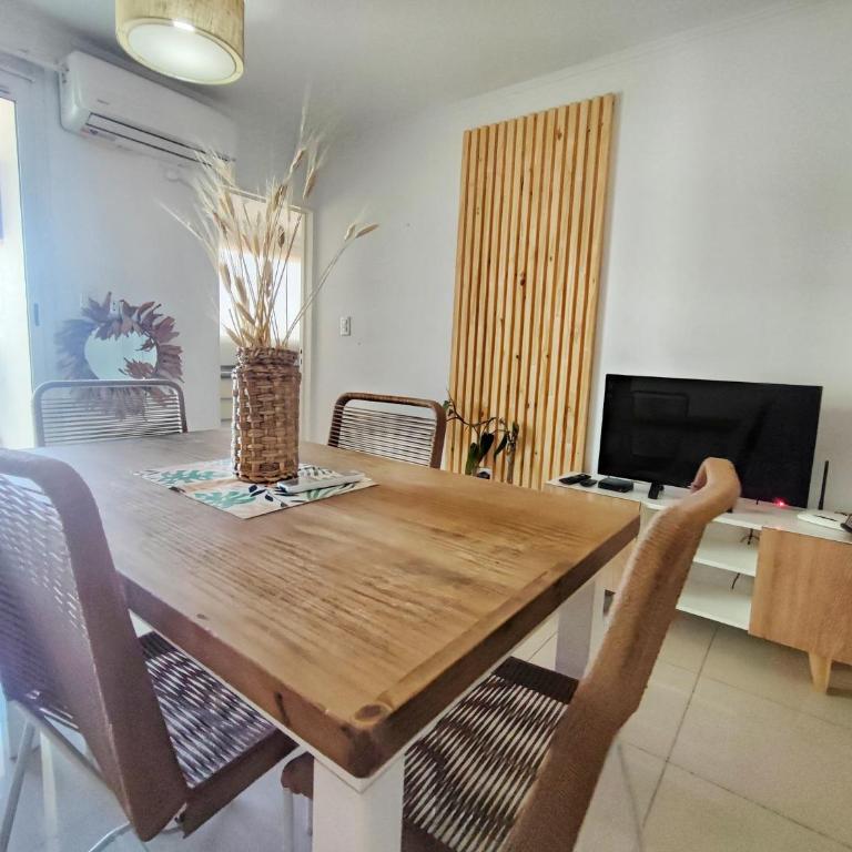 Departamento calle Belgrano en pleno centro con gimnasio propio en el edificio y moderno Con vista a las sierras - Apartamento de 1 dormitorio - 1
