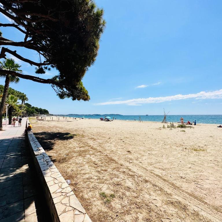 Home Ischia I Cambrils - One-Bedroom Apartment with Garden View - 17