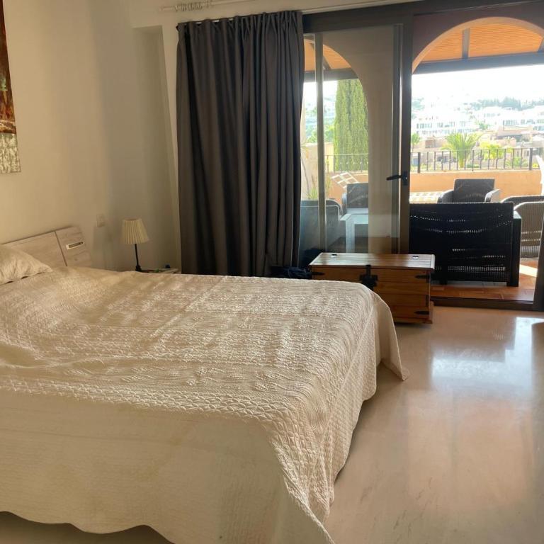 Cartuja Del Golf Duplex Penthouse - Three-Bedroom Apartment with Park View - 12