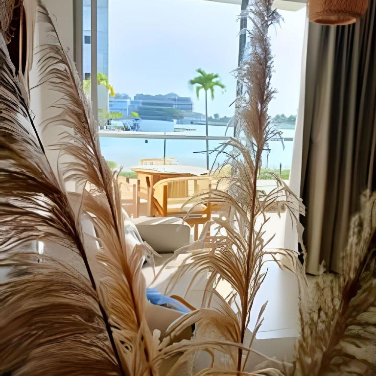 Vista impresionante y cama king en Baia Kristal - Apartamento con vistas al lago - 15