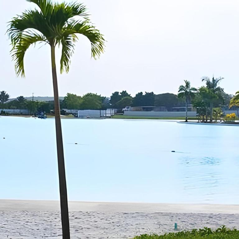 Vista impresionante y cama king en Baia Kristal - Apartamento con vistas al lago - 23