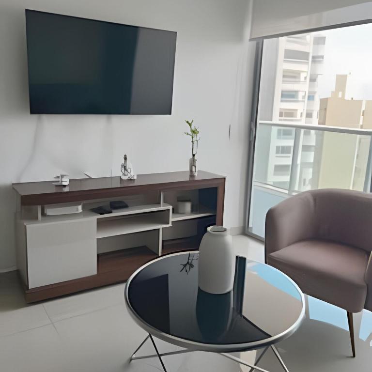 Chic Apartment Near It All - One-Bedroom Apartment with Balcony and Sea View - 17