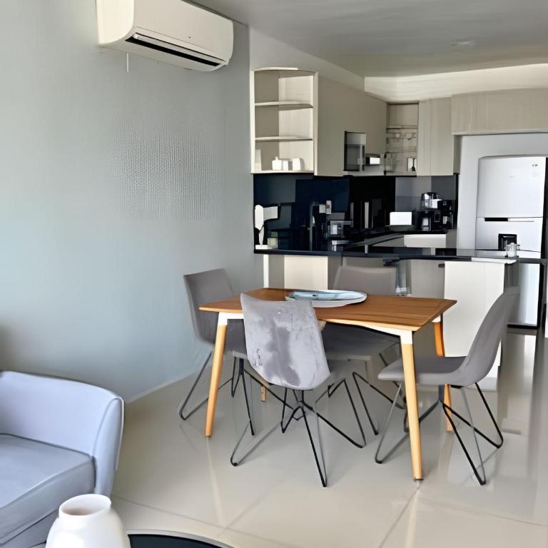 Chic Apartment Near It All - One-Bedroom Apartment with Balcony and Sea View - 23