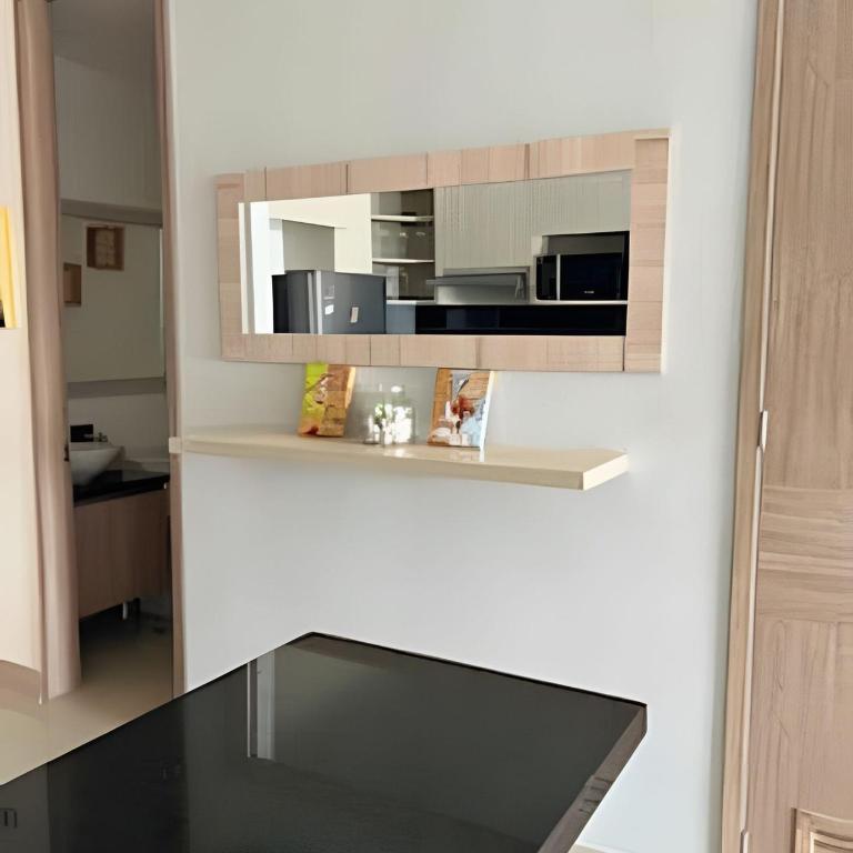 Chic Apartment Near It All - One-Bedroom Apartment with Balcony and Sea View - 25