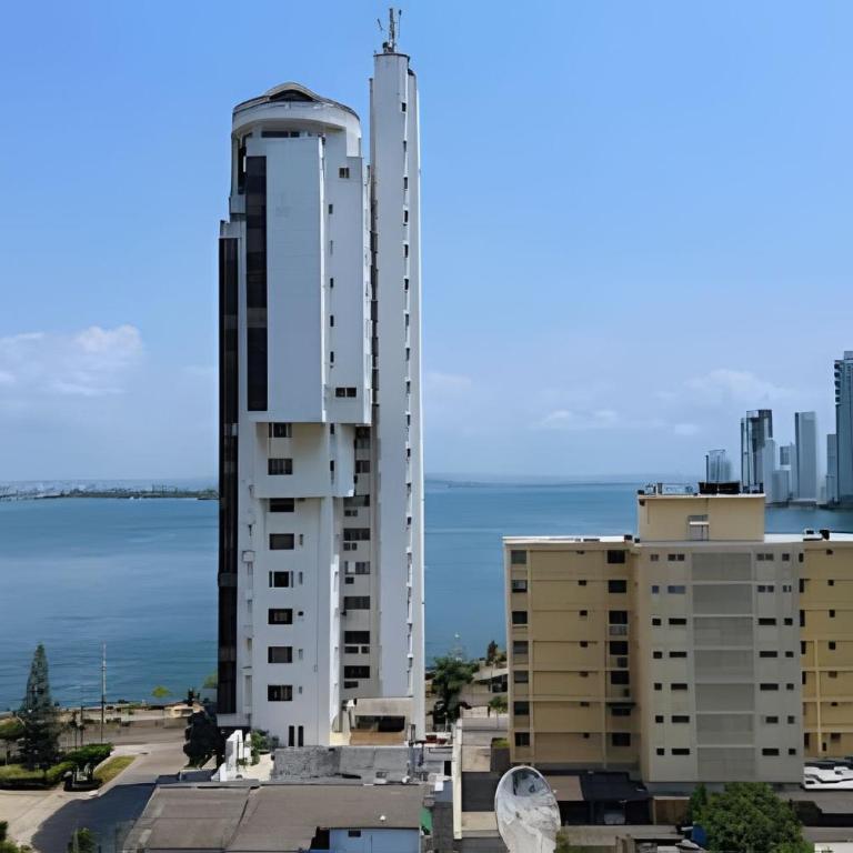 Chic Apartment Near It All - One-Bedroom Apartment with Balcony and Sea View - 46