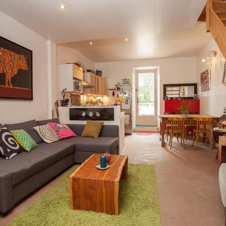 Maison dans un coin de verdure proche de la Sorgue - Three-Bedroom House - 2