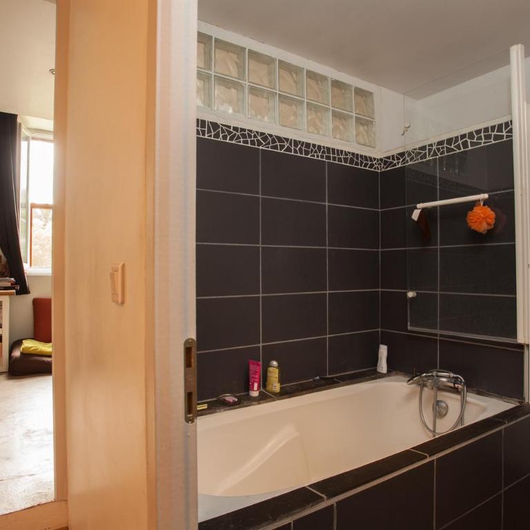 Maison dans un coin de verdure proche de la Sorgue - Three-Bedroom House - 9