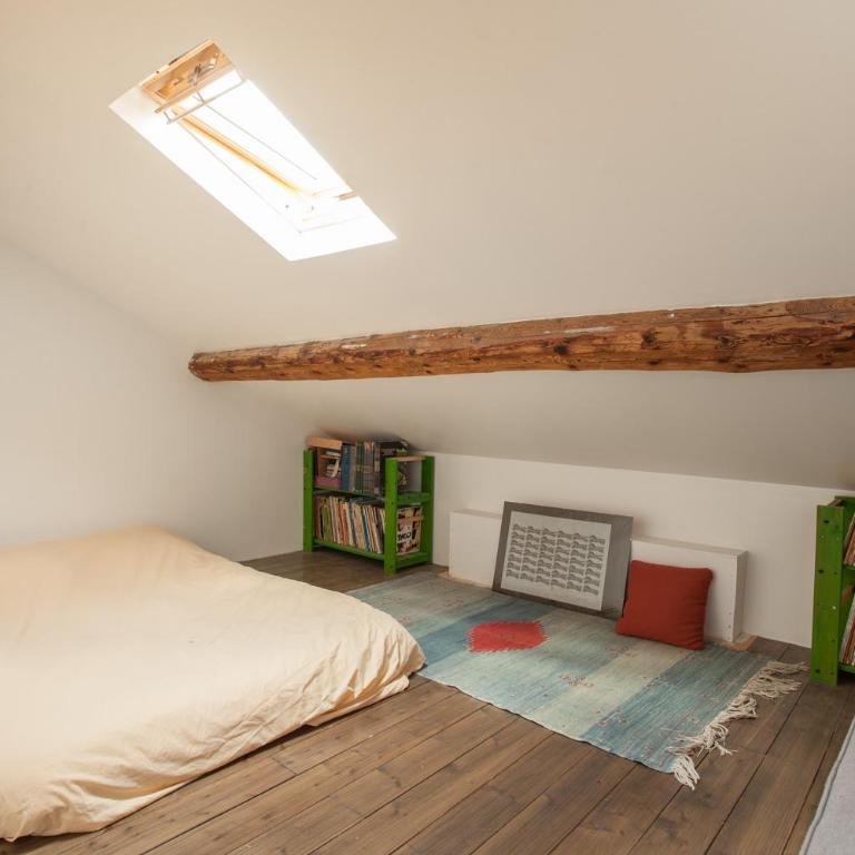 Maison dans un coin de verdure proche de la Sorgue - Three-Bedroom House - 3