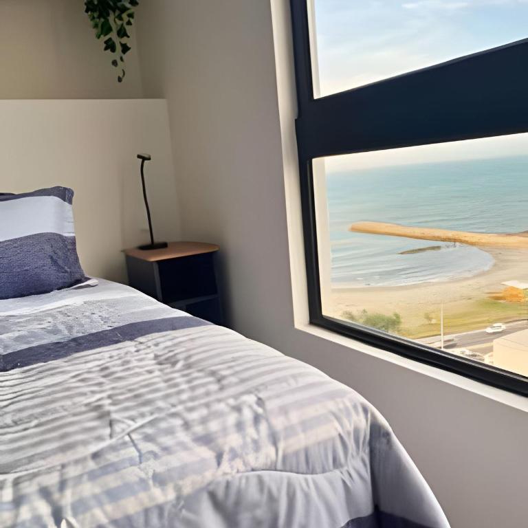 New Gem, 2B, 4 blocks from Center Amazing Views - Two-Bedroom Apartment with Bay View - 8