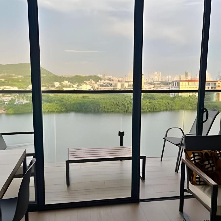 New Gem, 2B, 4 blocks from Center Amazing Views - Two-Bedroom Apartment with Bay View - 7