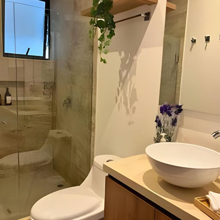 New Gem, 2B, 4 blocks from Center Amazing Views - Two-Bedroom Apartment with Bay View - 23
