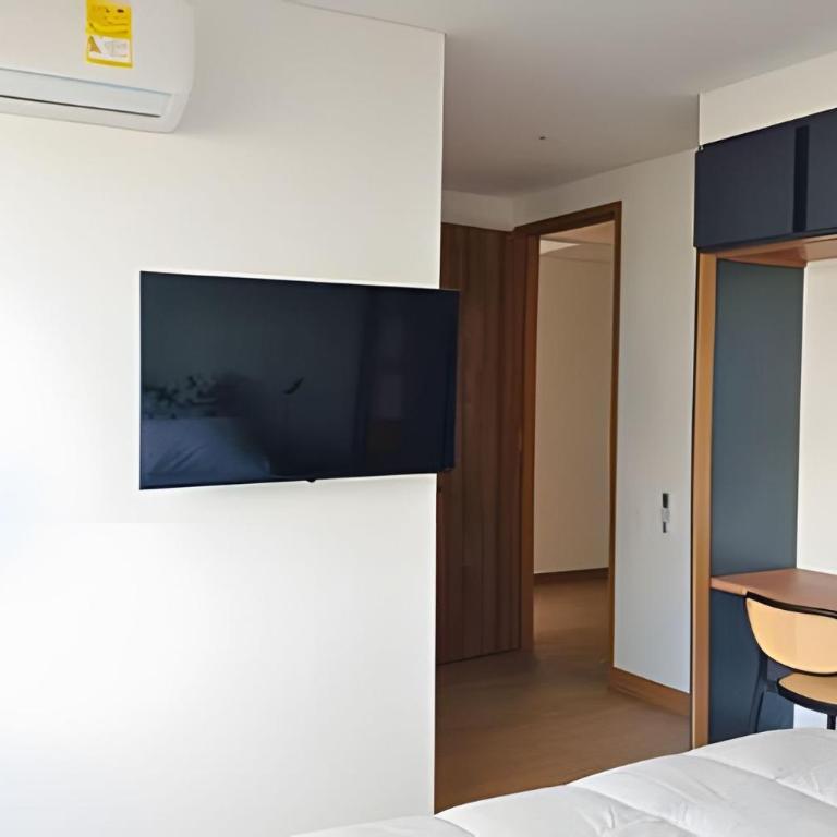 Luxury 2B, stunning View 4 Blocks from walled City - Two-Bedroom Deluxe Apartment with Harbor View - 7