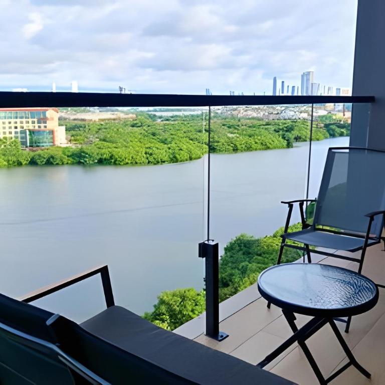 Luxury 2B, stunning View 4 Blocks from walled City - Two-Bedroom Deluxe Apartment with Harbor View - 20