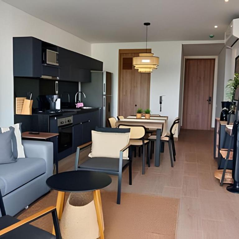 Luxury 2B, stunning View 4 Blocks from walled City - Two-Bedroom Deluxe Apartment with Harbor View - 26