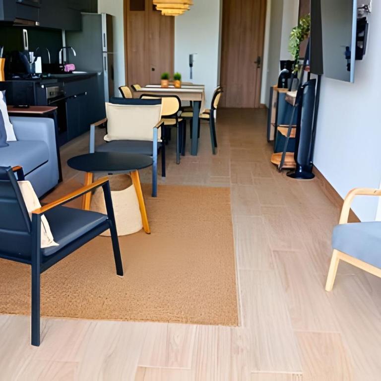 Luxury 2B, stunning View 4 Blocks from walled City - Two-Bedroom Deluxe Apartment with Harbor View - 29