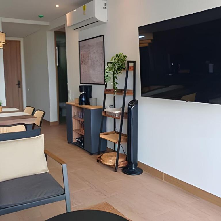 Luxury 2B, stunning View 4 Blocks from walled City - Two-Bedroom Deluxe Apartment with Harbor View - 31